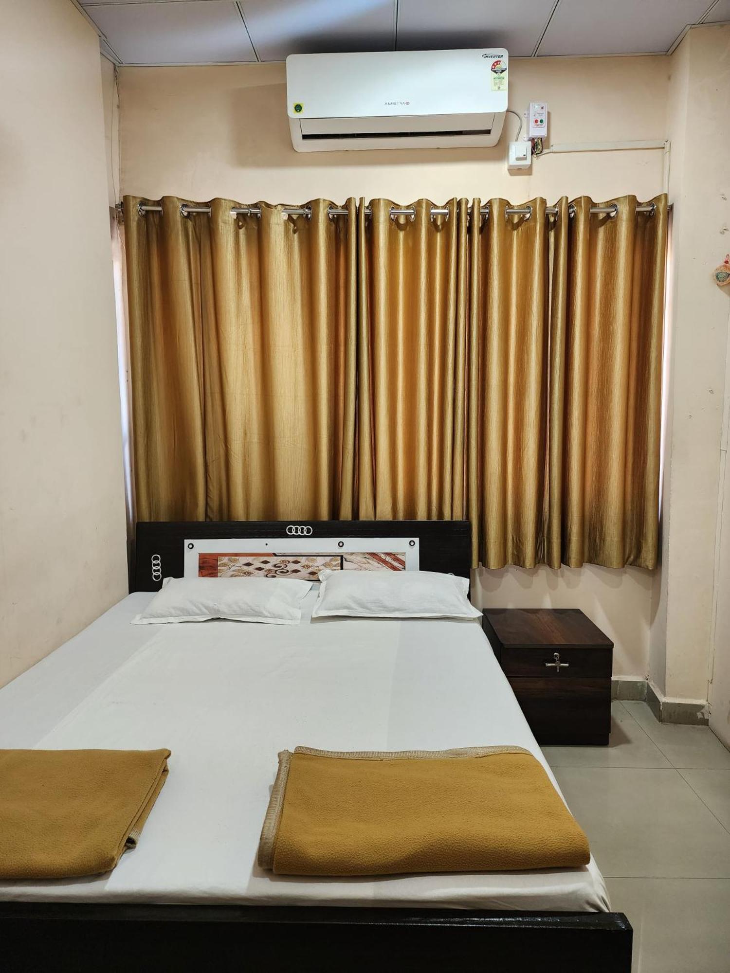 Hotel Diamond Ac Dormitory And Guest House Surat Exterior photo