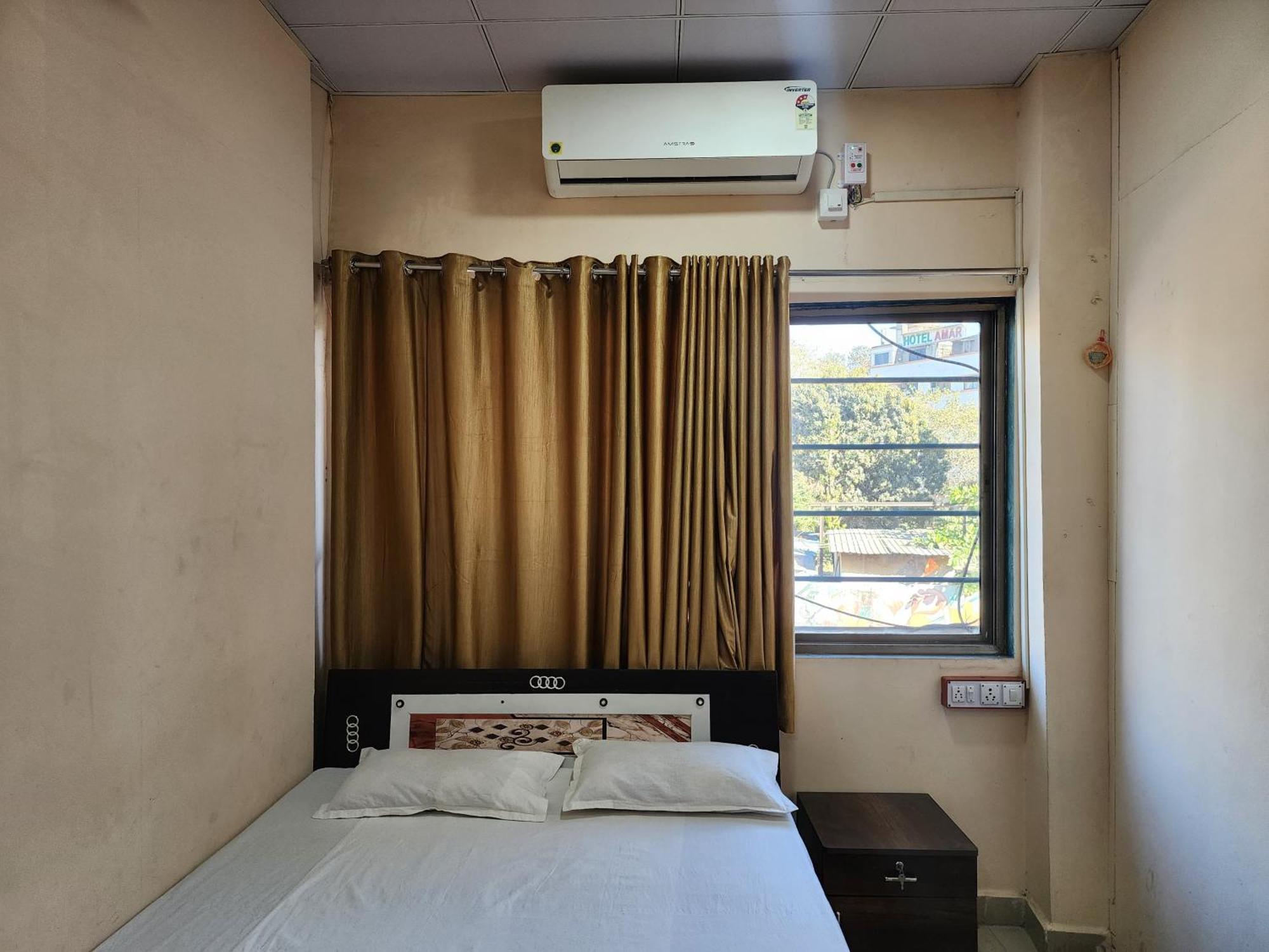 Hotel Diamond Ac Dormitory And Guest House Surat Exterior photo