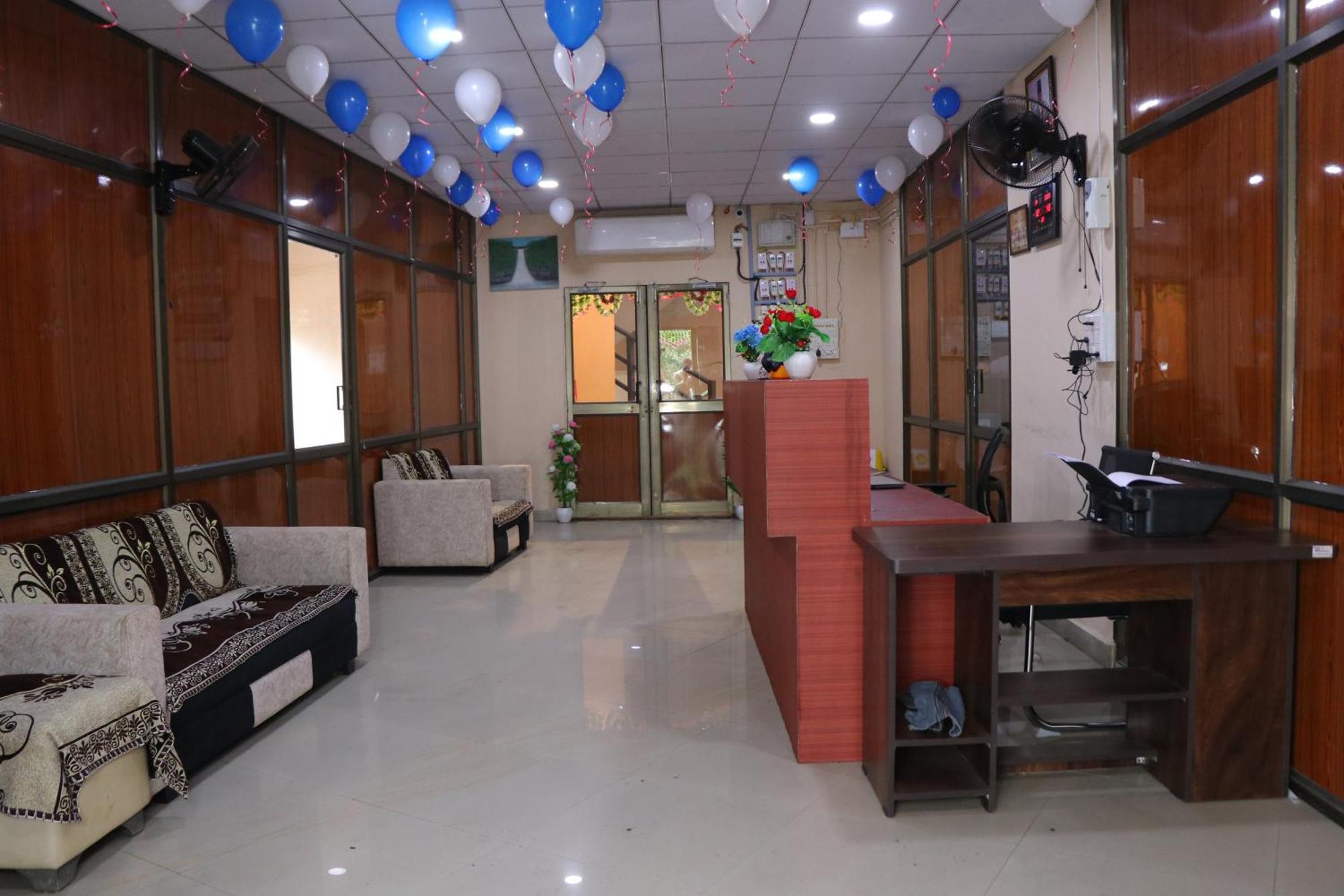 Hotel Diamond Ac Dormitory And Guest House Surat Exterior photo